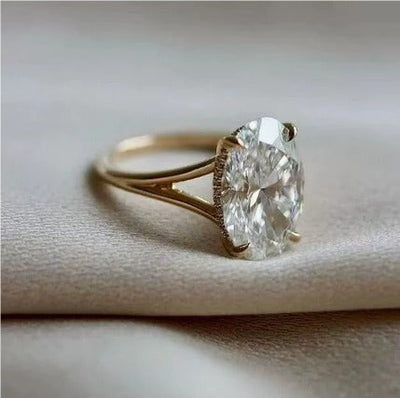 Ingrid – Ovalt Vintage Ring i Guld med Grøn Krystal