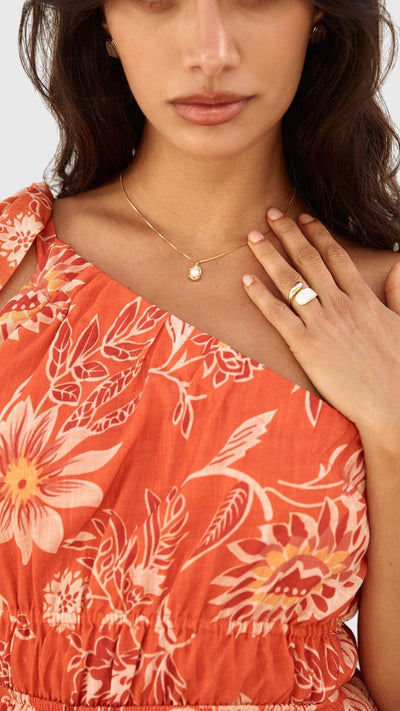 Liv – Halskæde med Vedhæng i Gylden Perle